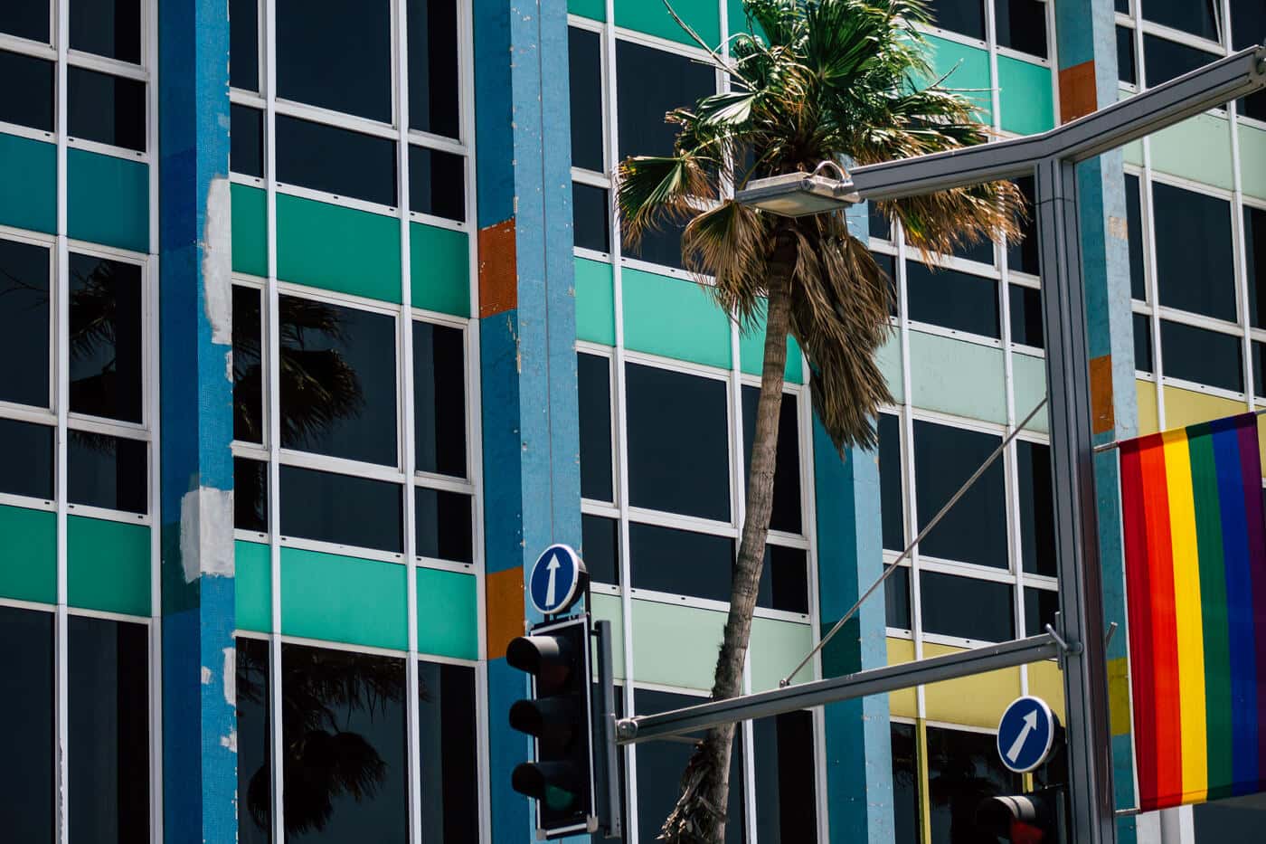 Fachadas Que Descontaminan En Barcelona: Casos Reales