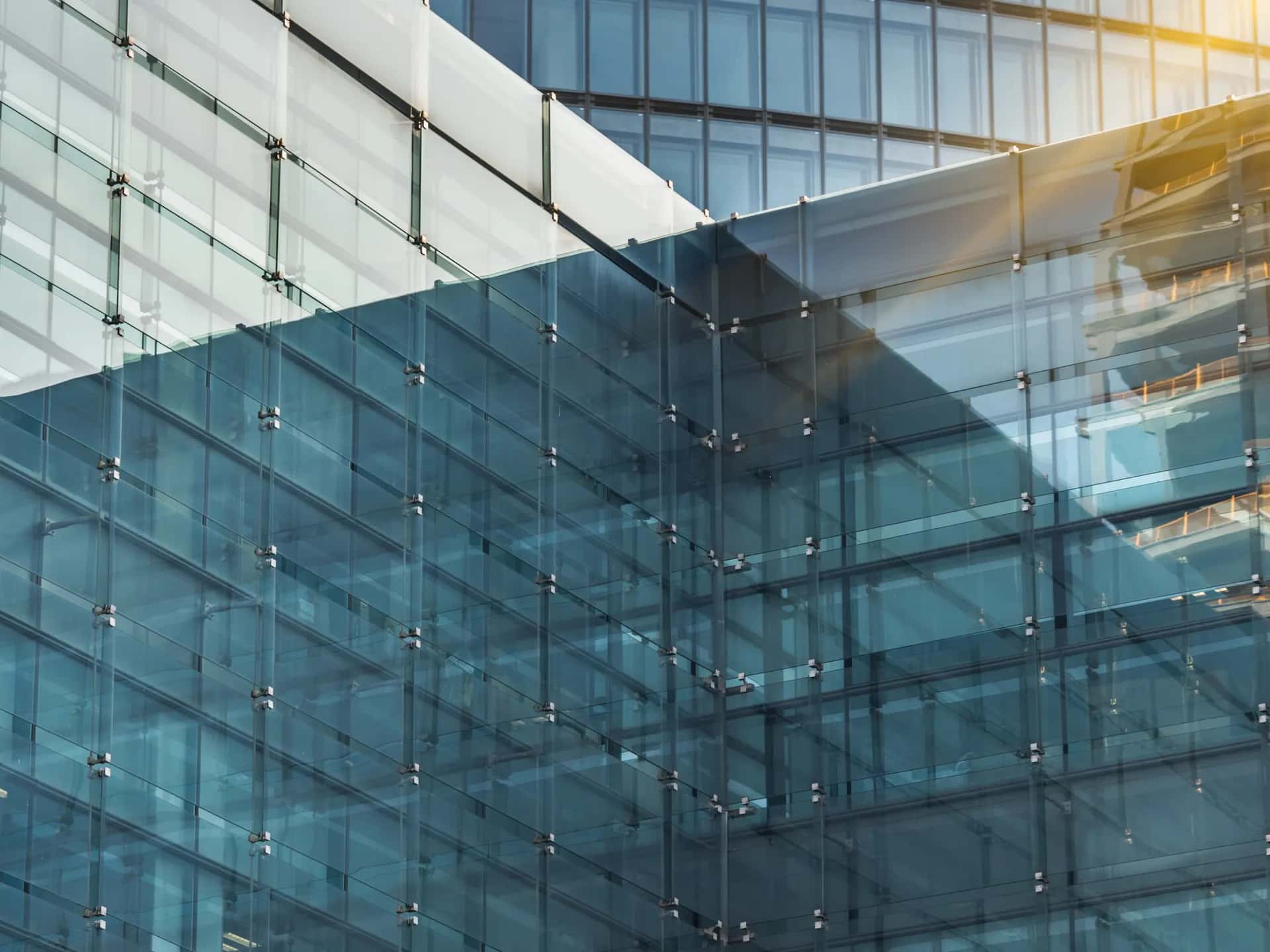 Fachada de aluminio y cristal de un edificio de oficinas en Barcelona