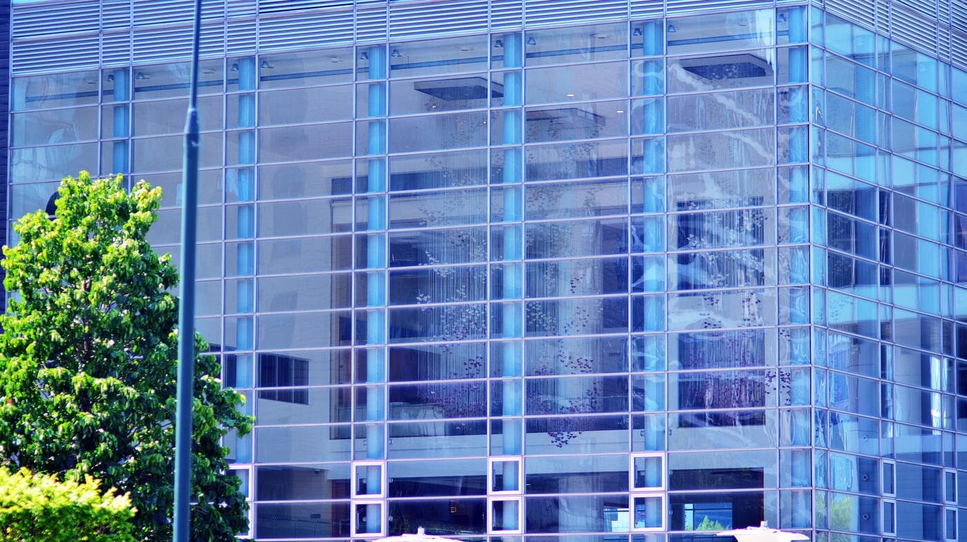 Beneficios del Muro Cortina en Oficinas