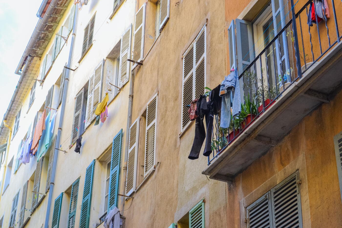 Fachadas que descontaminan en Barcelona: casos reales