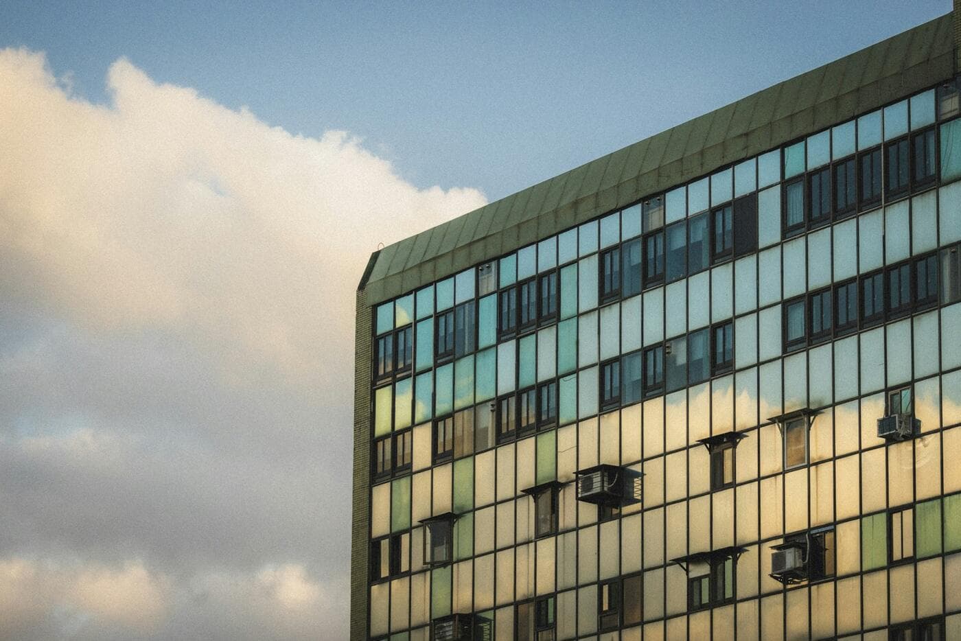 Qué Es Un Muro Cortina: Señales, Causas Y Soluciones