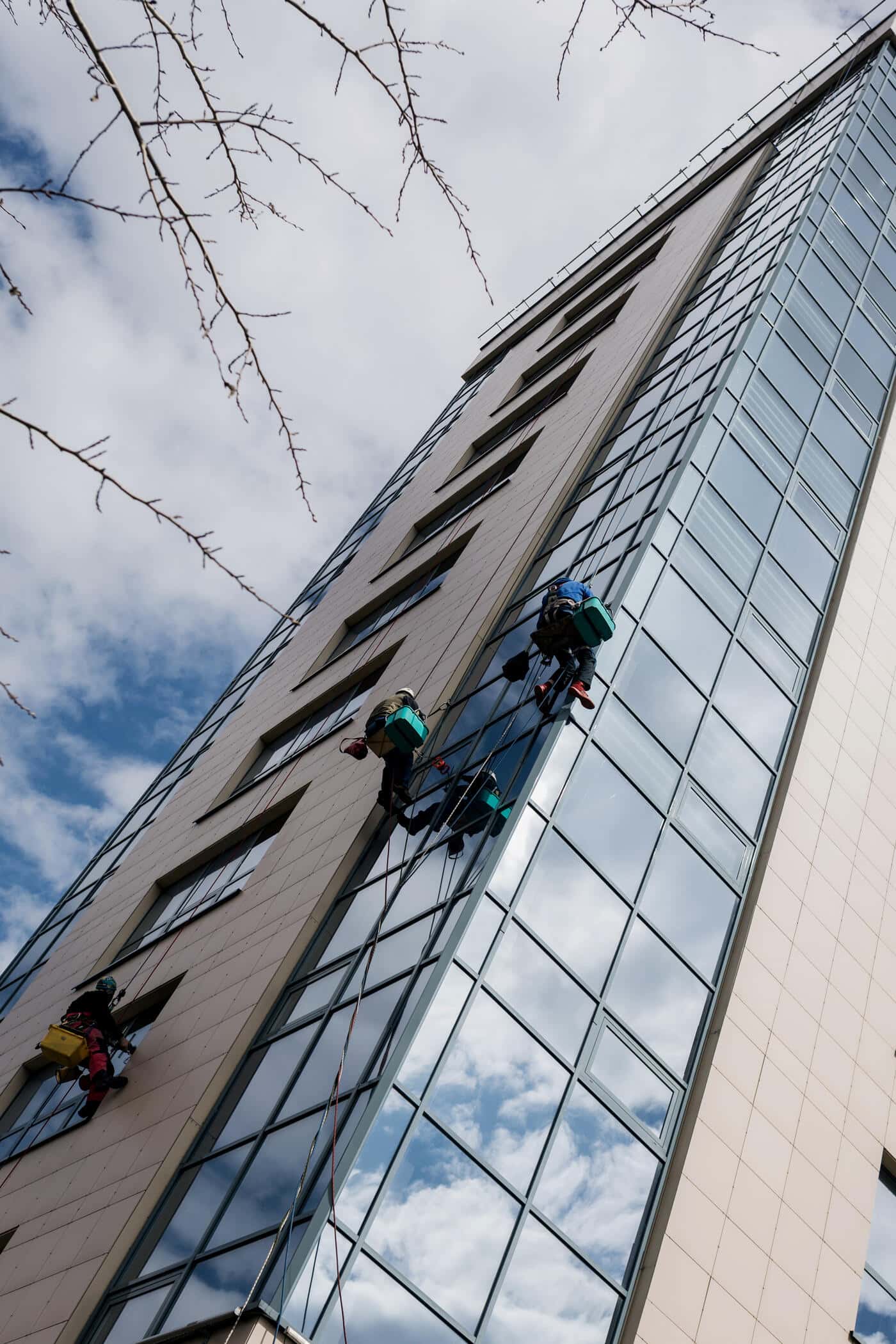 Trabajos Verticales En Fachadas: Qué Opción Conviene