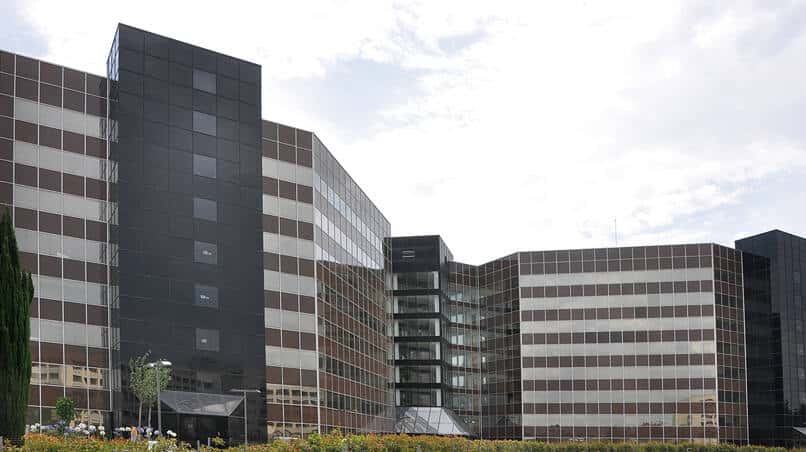 Edificio de oficinas · Regeneración de fachada · Barberà del Vallès